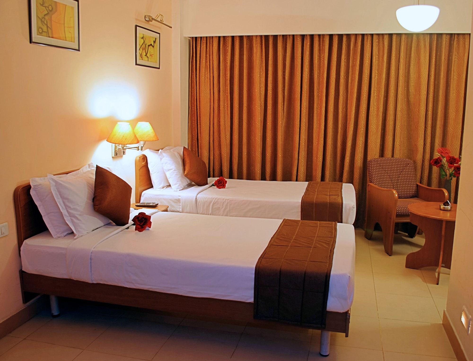 Super Townhouse Koyambedu Chennai Exterior foto