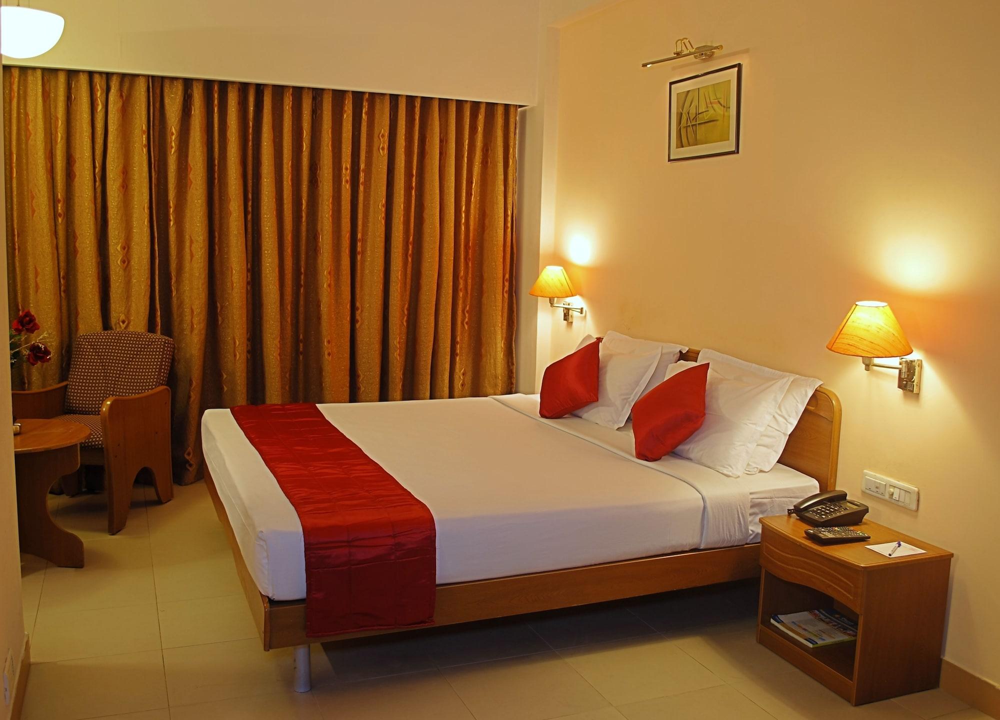 Super Townhouse Koyambedu Chennai Exterior foto