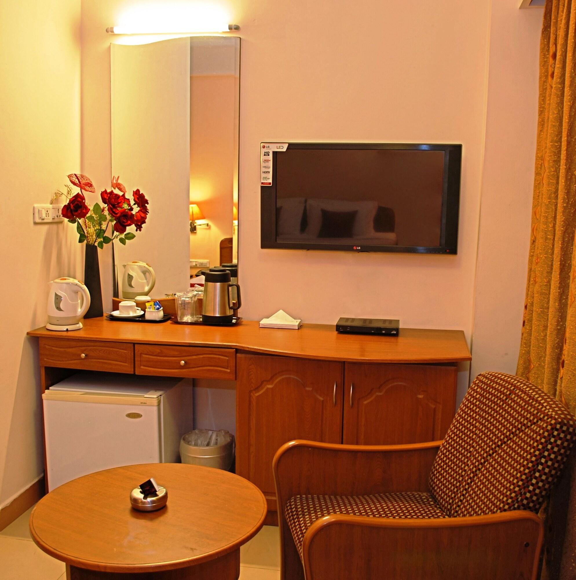 Super Townhouse Koyambedu Chennai Exterior foto