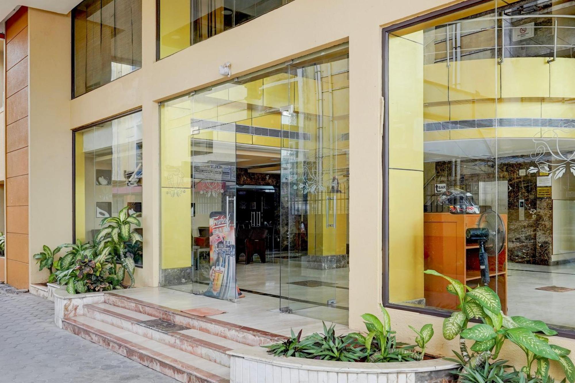 Super Townhouse Koyambedu Chennai Exterior foto