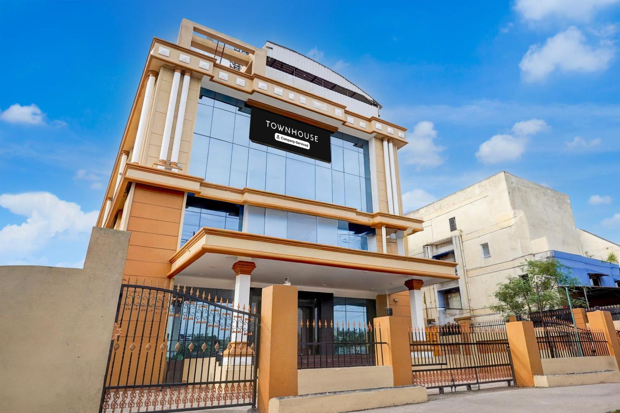 Super Townhouse Koyambedu Chennai Exterior foto