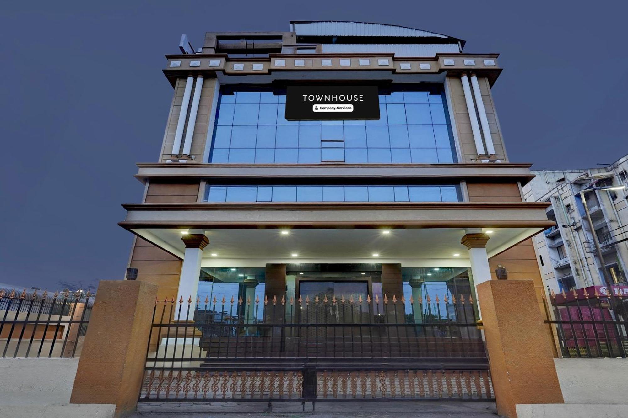 Super Townhouse Koyambedu Chennai Exterior foto