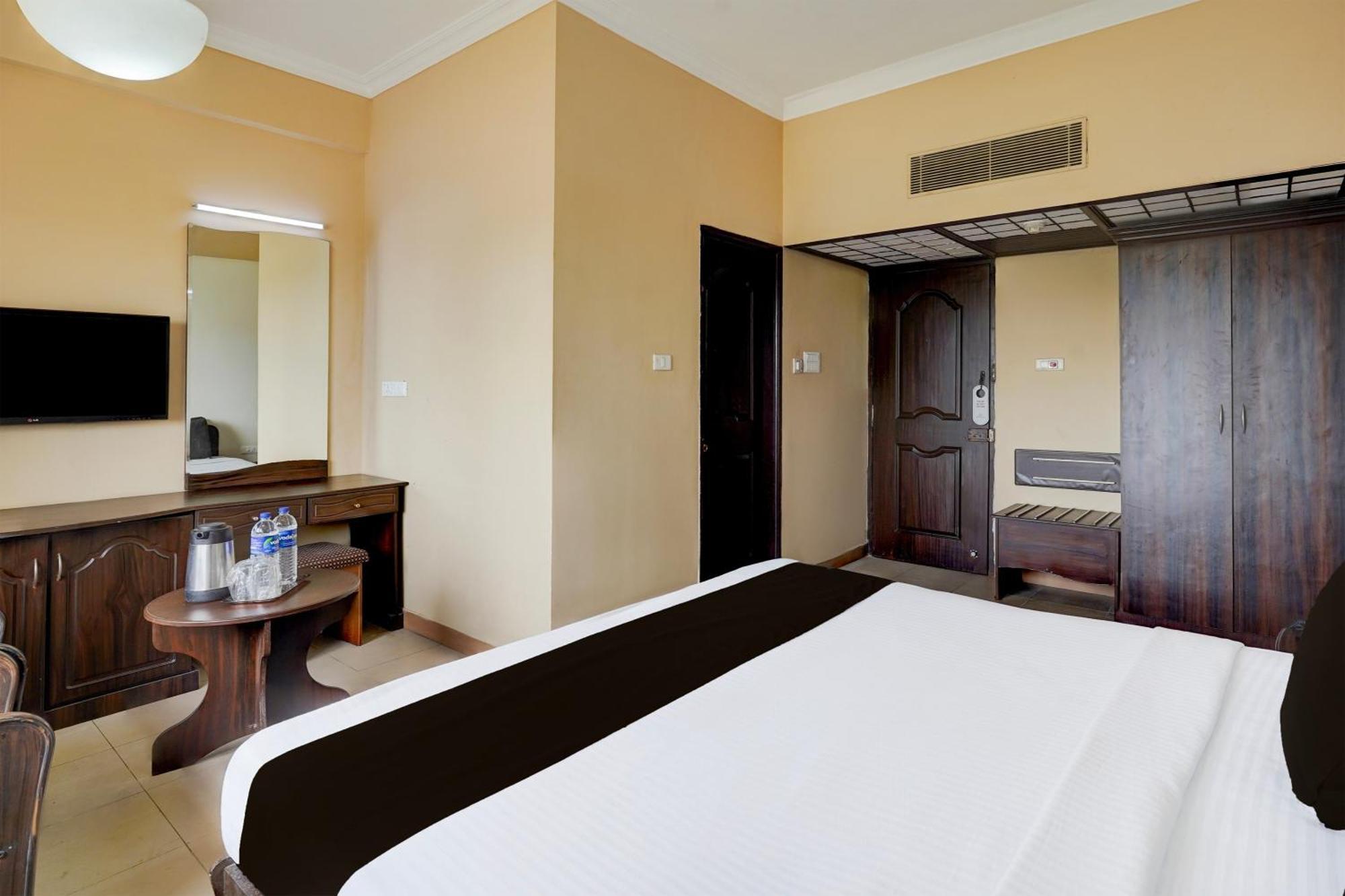 Super Townhouse Koyambedu Chennai Exterior foto