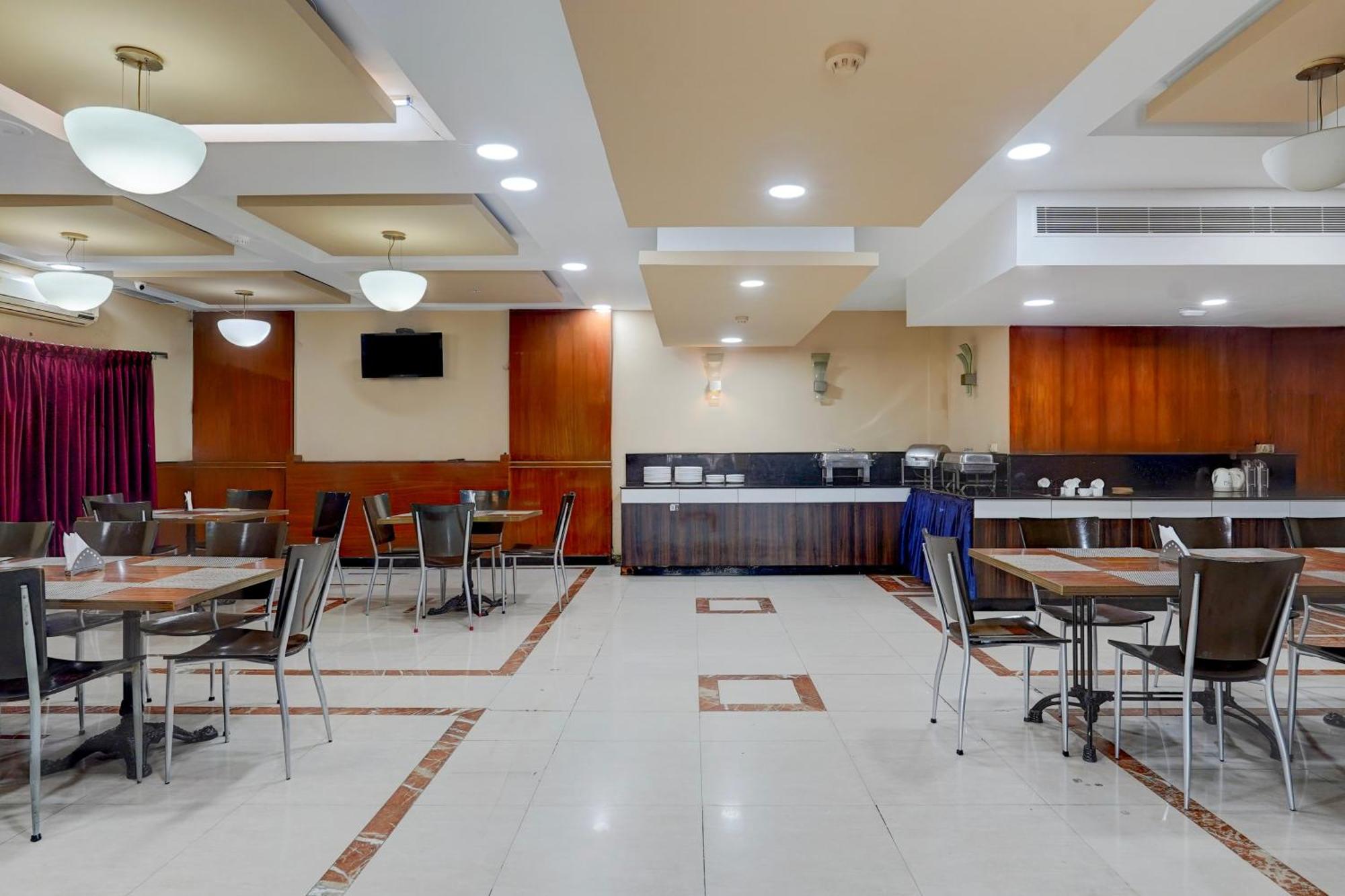 Super Townhouse Koyambedu Chennai Exterior foto
