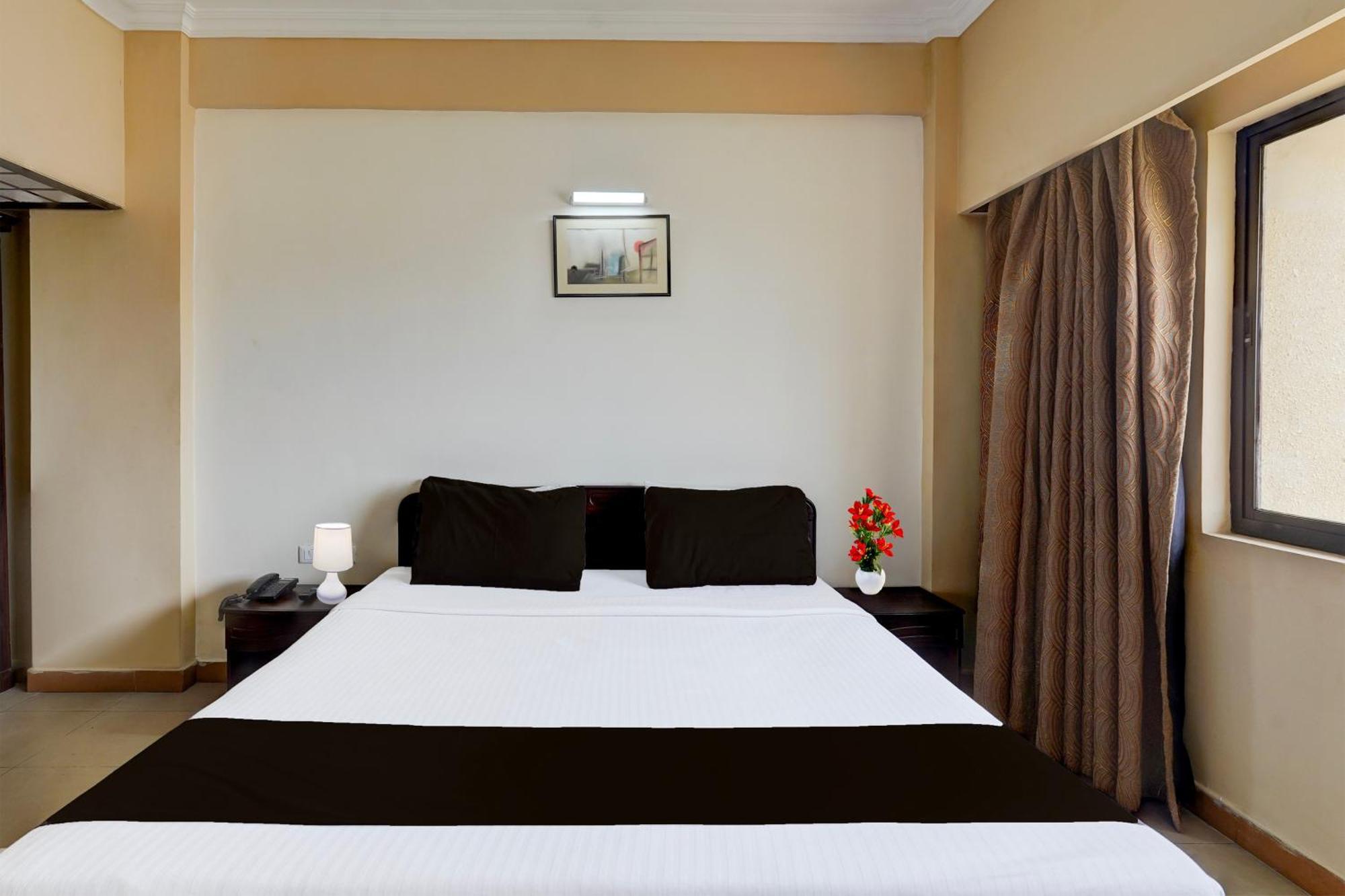 Super Townhouse Koyambedu Chennai Exterior foto