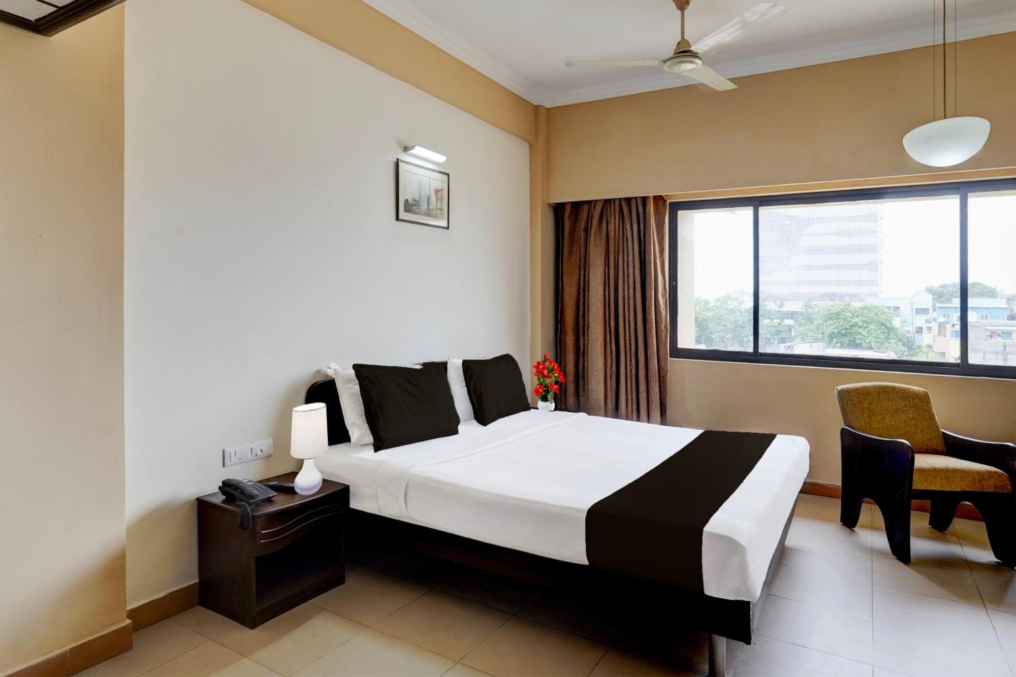 Super Townhouse Koyambedu Chennai Exterior foto