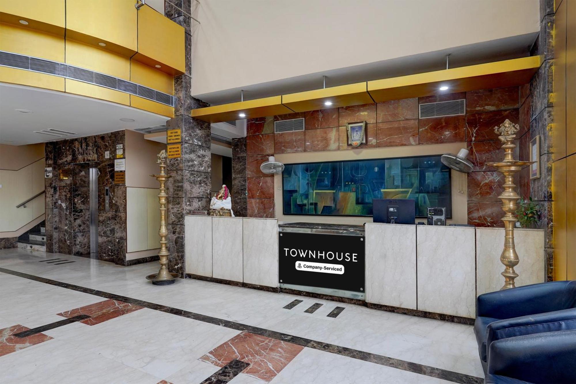 Super Townhouse Koyambedu Chennai Exterior foto