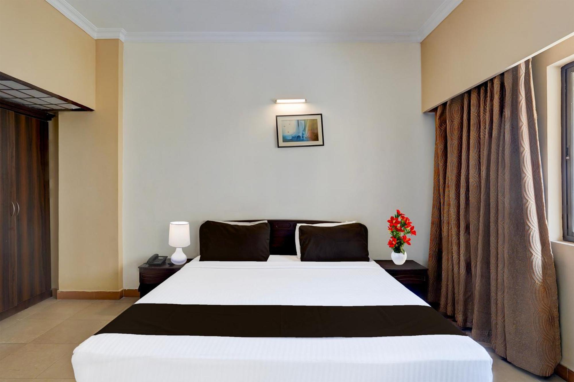 Super Townhouse Koyambedu Chennai Exterior foto
