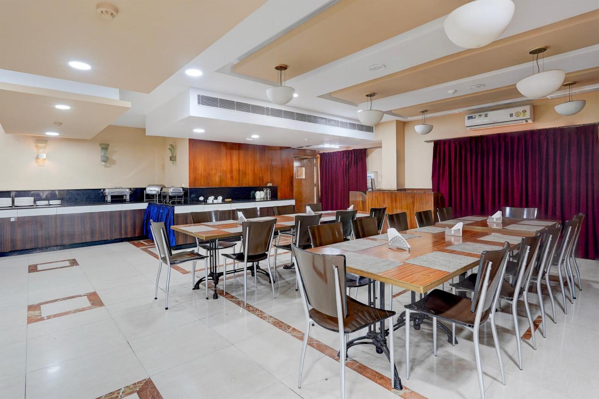 Super Townhouse Koyambedu Chennai Exterior foto