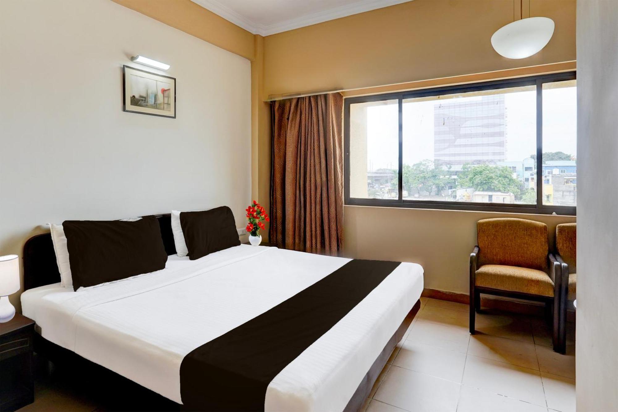 Super Townhouse Koyambedu Chennai Exterior foto