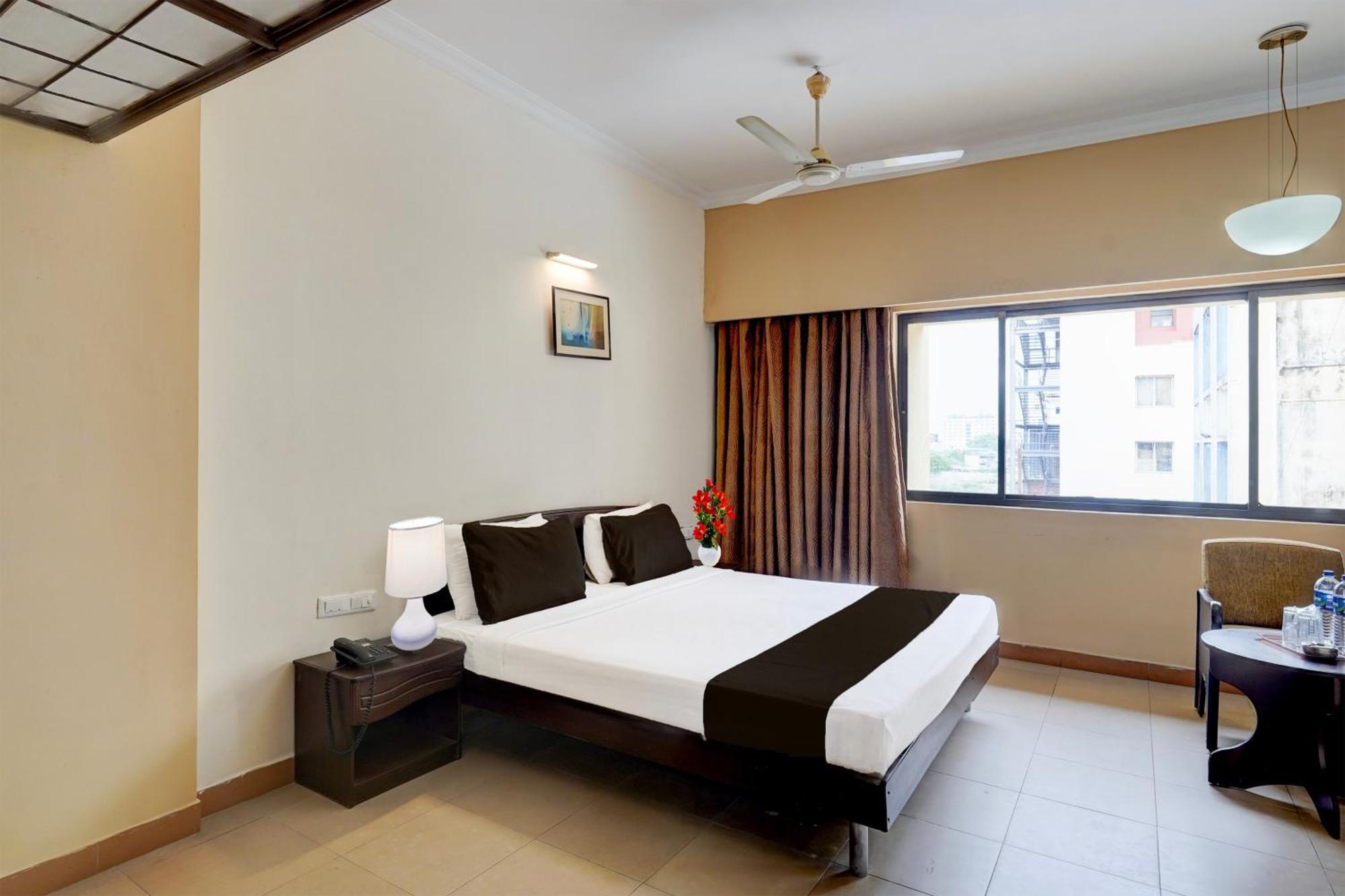 Super Townhouse Koyambedu Chennai Exterior foto