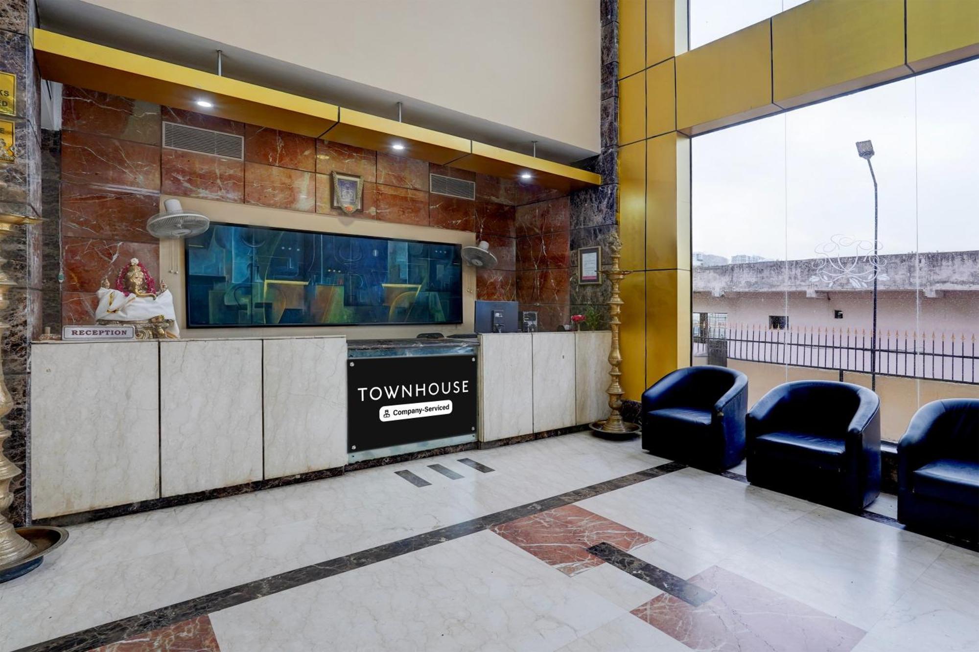 Super Townhouse Koyambedu Chennai Exterior foto