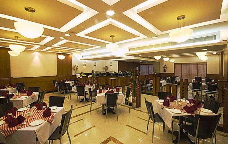 Super Townhouse Koyambedu Chennai Exterior foto
