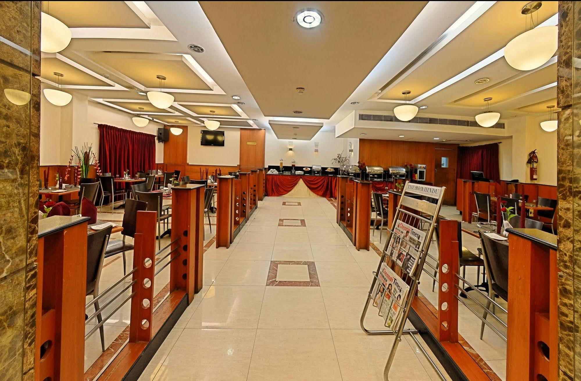 Super Townhouse Koyambedu Chennai Exterior foto