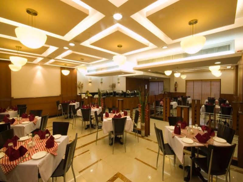 Super Townhouse Koyambedu Chennai Exterior foto